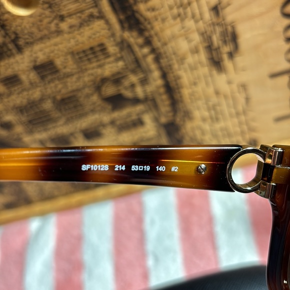 BRAND NEW SALVATORE FERRAGAMO SUNGLASSES - Picture 3 of 8
